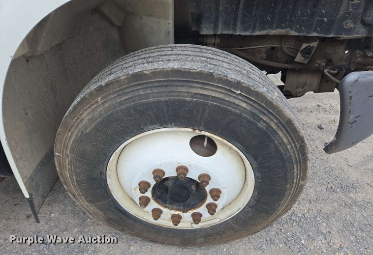 image for item DW1937 2006 International 4400 flatbed truck