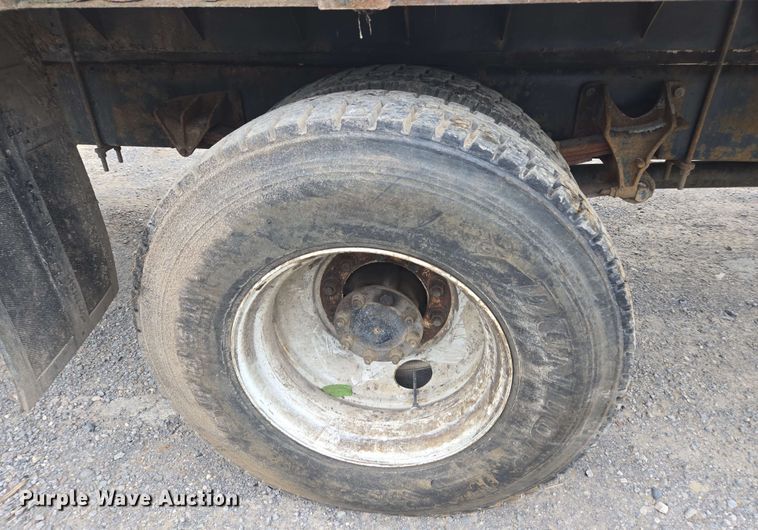 image for item DW1937 2006 International 4400 flatbed truck