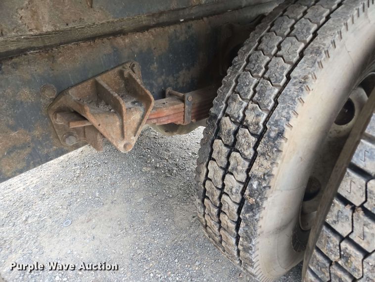 image for item DW1937 2006 International 4400 flatbed truck