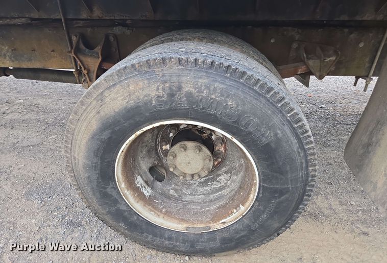 image for item DW1937 2006 International 4400 flatbed truck