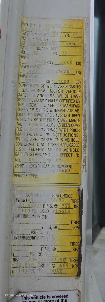 image for item DW1937 2006 International 4400 flatbed truck