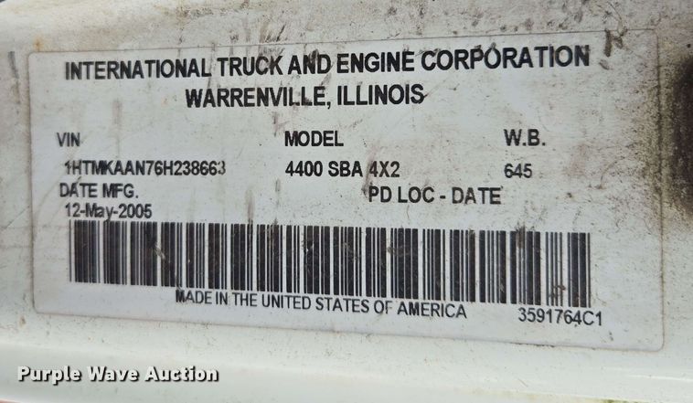 image for item DW1937 2006 International 4400 flatbed truck