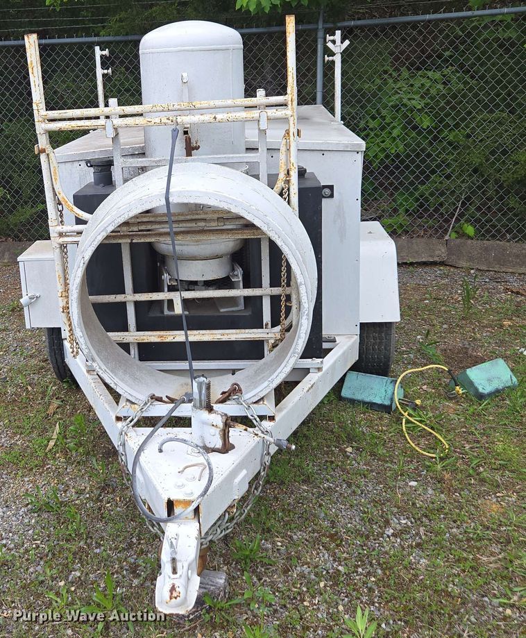 image for item DW1942 1987 Hesco Mobile Power Unit 1500 3A generator