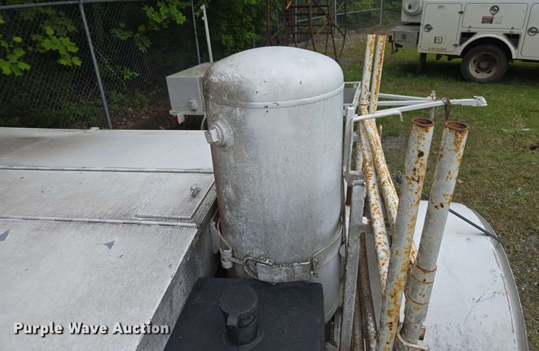 image for item DW1942 1987 Hesco Mobile Power Unit 1500 3A generator