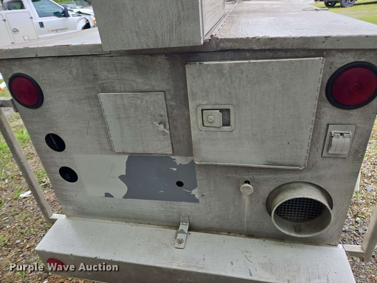 image for item DW1942 1987 Hesco Mobile Power Unit 1500 3A generator