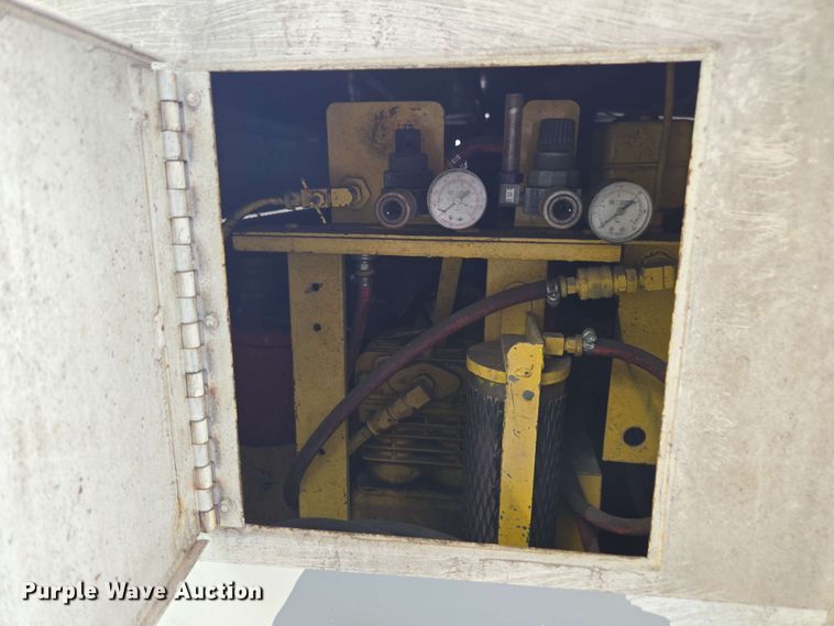 image for item DW1942 1987 Hesco Mobile Power Unit 1500 3A generator