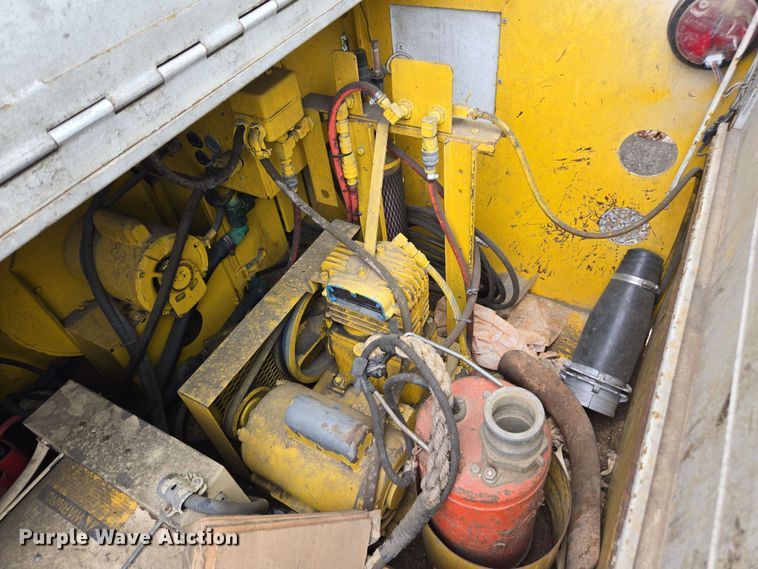 image for item DW1942 1987 Hesco Mobile Power Unit 1500 3A generator