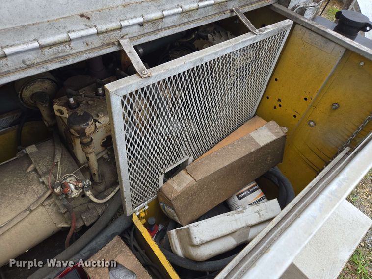 image for item DW1942 1987 Hesco Mobile Power Unit 1500 3A generator