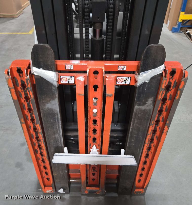 image for item DW1943 Nissan CFS40 forklift