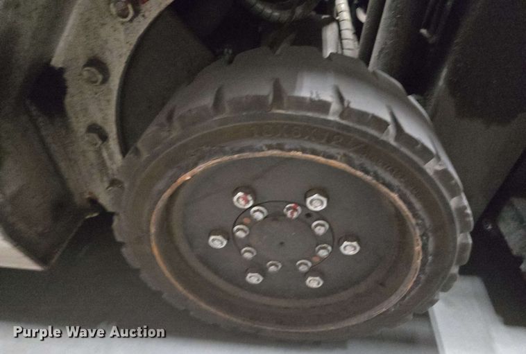 image for item DW1943 Nissan CFS40 forklift