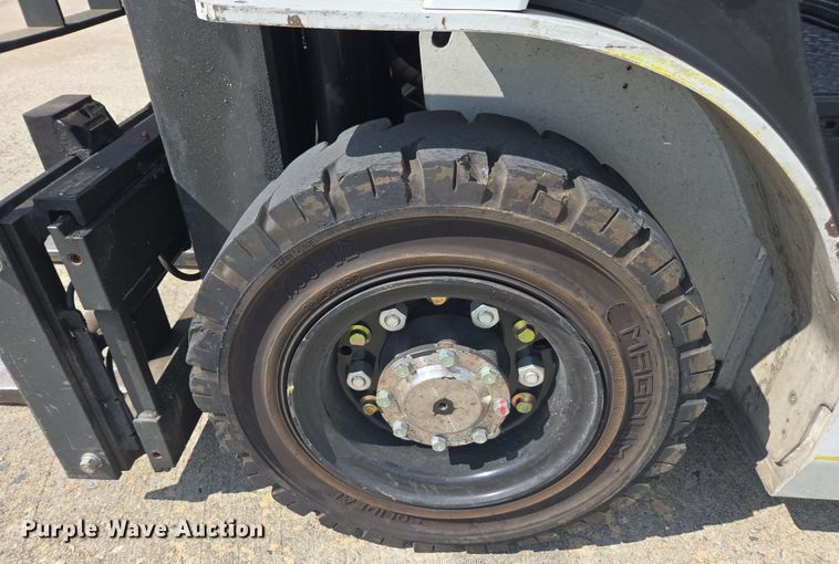 image for item DW1944 Nissan PF50 forklift