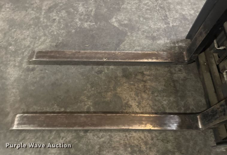 image for item DW1945 2016 UniCarriers CFS40 forklift