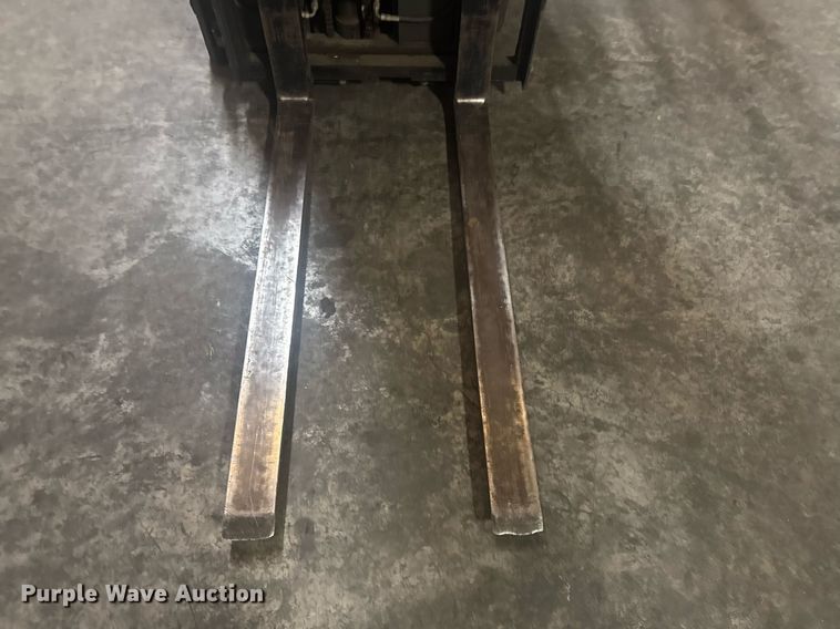 image for item DW1945 2016 UniCarriers CFS40 forklift