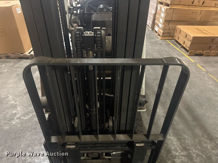 image for item DW1945 2016 UniCarriers CFS40 forklift