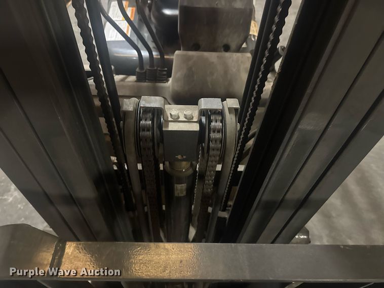 image for item DW1945 2016 UniCarriers CFS40 forklift