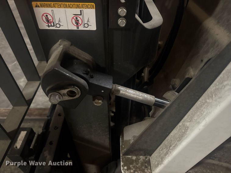 image for item DW1945 2016 UniCarriers CFS40 forklift