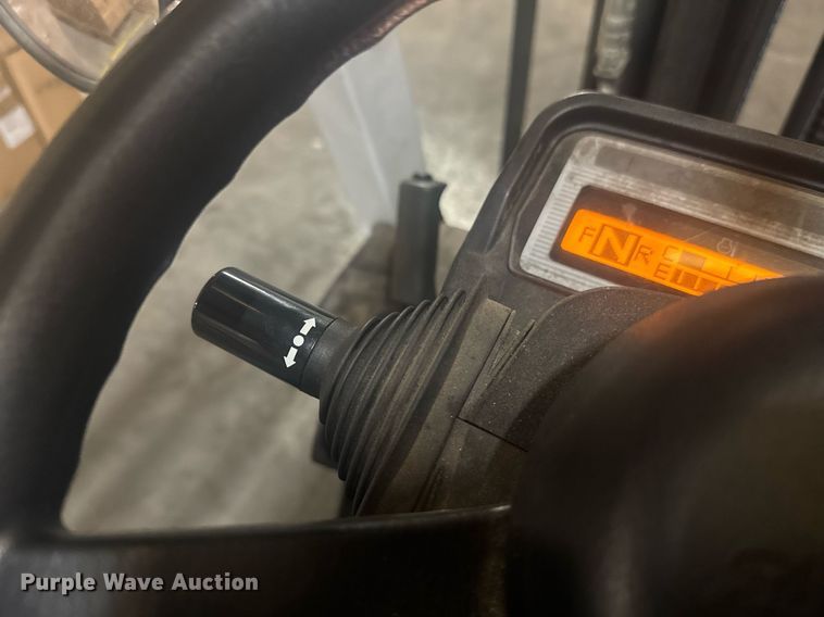 image for item DW1945 2016 UniCarriers CFS40 forklift