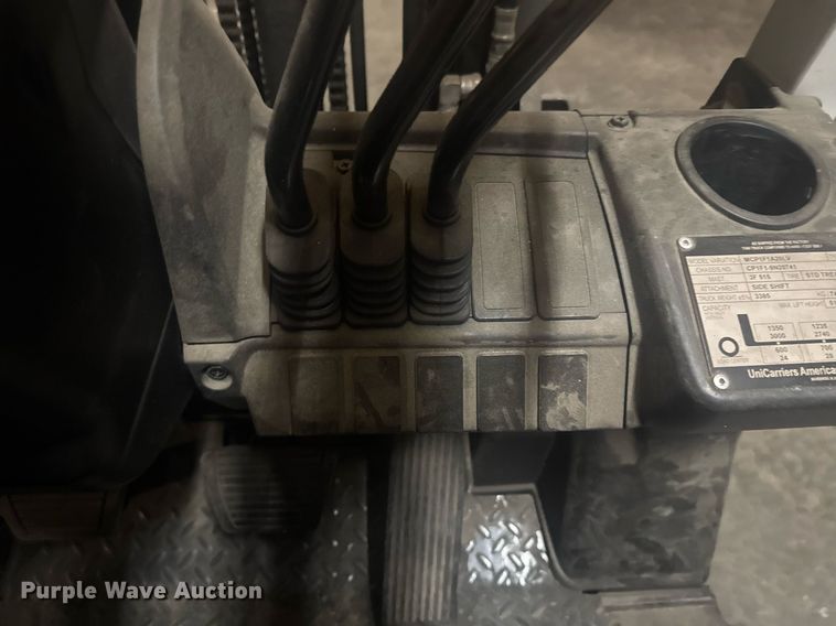 image for item DW1945 2016 UniCarriers CFS40 forklift