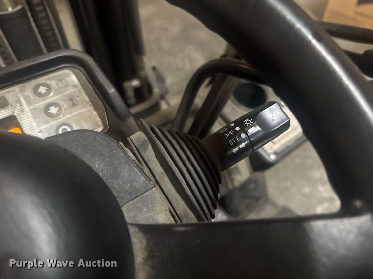 image for item DW1945 2016 UniCarriers CFS40 forklift