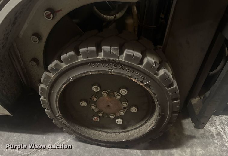 image for item DW1945 2016 UniCarriers CFS40 forklift