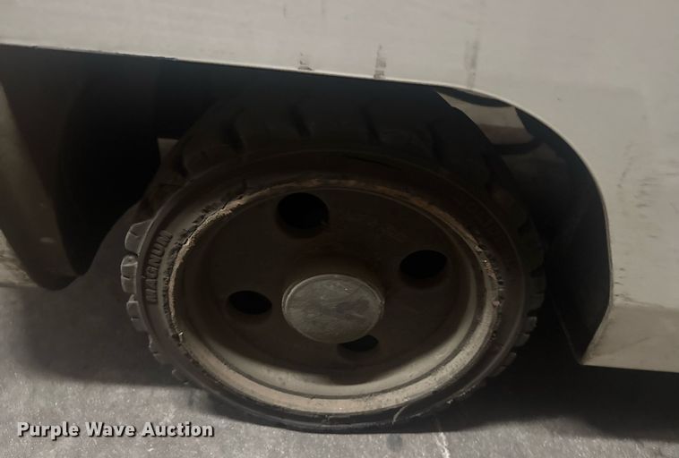 image for item DW1945 2016 UniCarriers CFS40 forklift