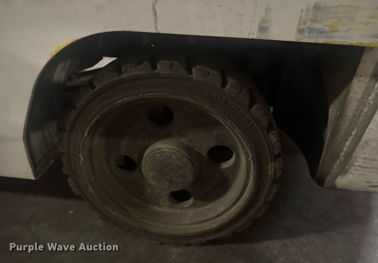 image for item DW1945 2016 UniCarriers CFS40 forklift