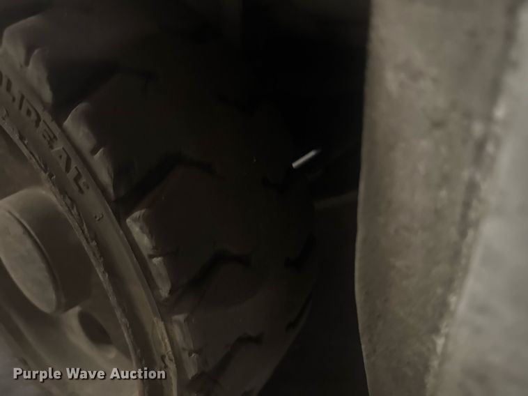 image for item DW1945 2016 UniCarriers CFS40 forklift