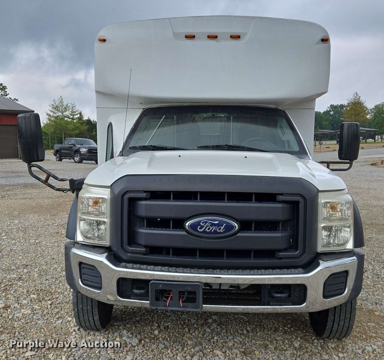 image for item DW7006 2015 Ford F550 XL Super Duty shuttle bus