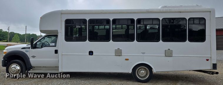 image for item DW7006 2015 Ford F550 XL Super Duty shuttle bus
