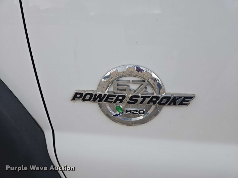 image for item DW7006 2015 Ford F550 XL Super Duty shuttle bus