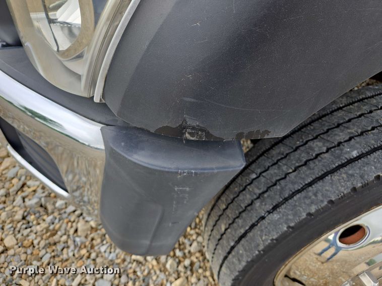 image for item DW7006 2015 Ford F550 XL Super Duty shuttle bus