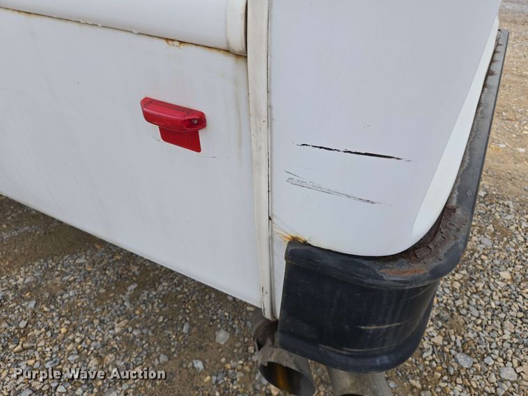 image for item DW7006 2015 Ford F550 XL Super Duty shuttle bus