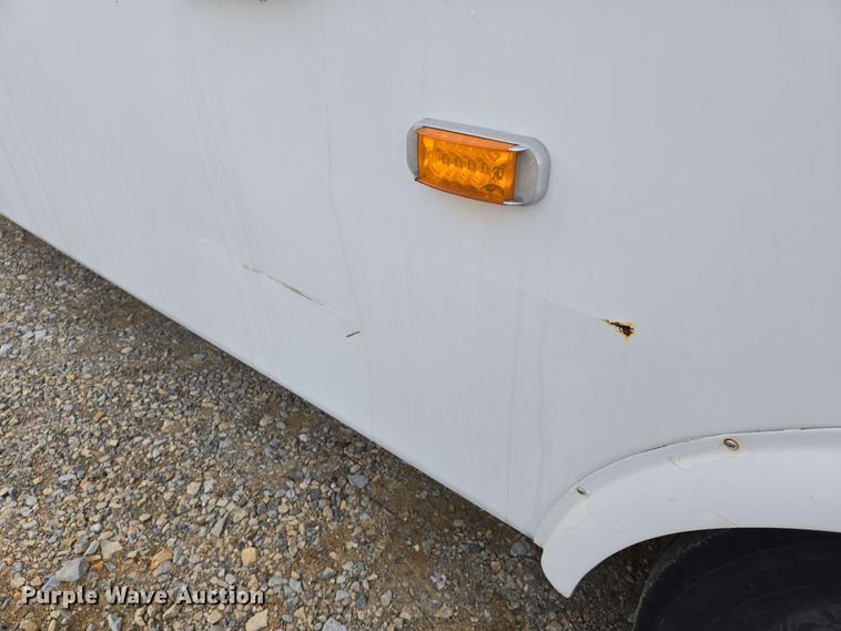 image for item DW7006 2015 Ford F550 XL Super Duty shuttle bus