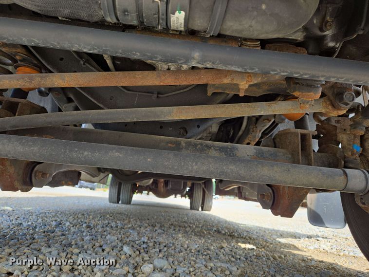 image for item DW7006 2015 Ford F550 XL Super Duty shuttle bus