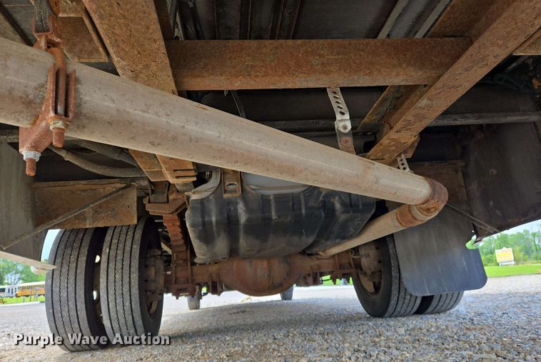 image for item DW7006 2015 Ford F550 XL Super Duty shuttle bus