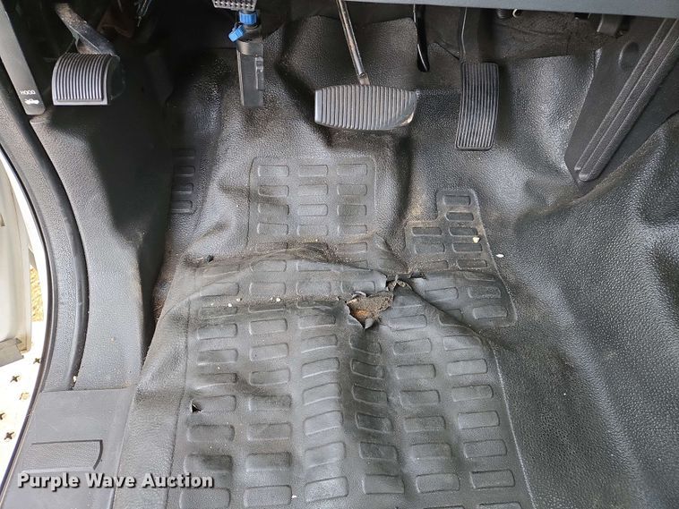 image for item DW7006 2015 Ford F550 XL Super Duty shuttle bus