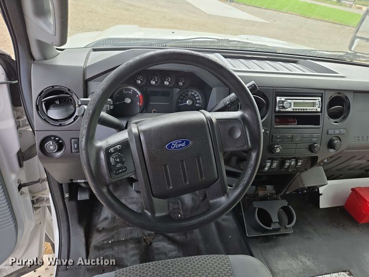 image for item DW7006 2015 Ford F550 XL Super Duty shuttle bus