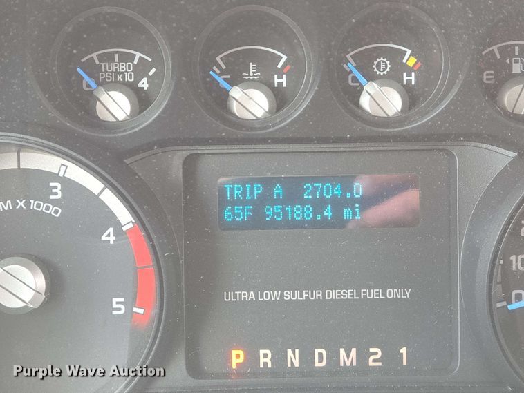 image for item DW7006 2015 Ford F550 XL Super Duty shuttle bus