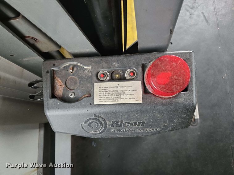 image for item DW7006 2015 Ford F550 XL Super Duty shuttle bus