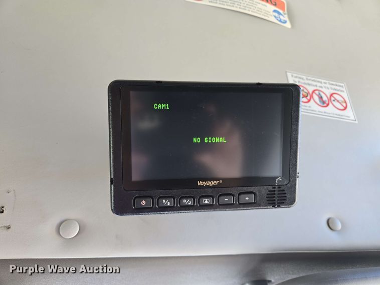 image for item DW7006 2015 Ford F550 XL Super Duty shuttle bus