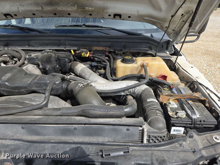 image for item DW7006 2015 Ford F550 XL Super Duty shuttle bus