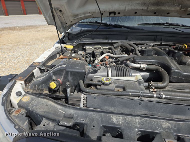 image for item DW7006 2015 Ford F550 XL Super Duty shuttle bus