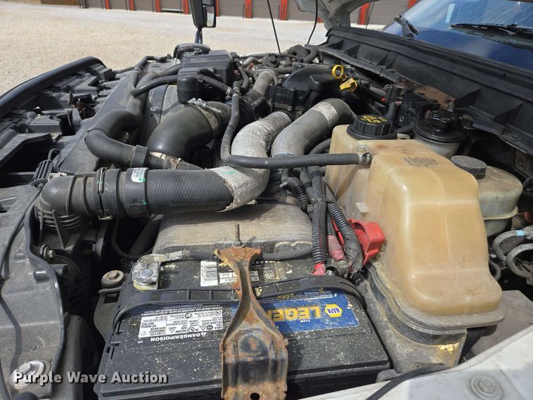 image for item DW7006 2015 Ford F550 XL Super Duty shuttle bus