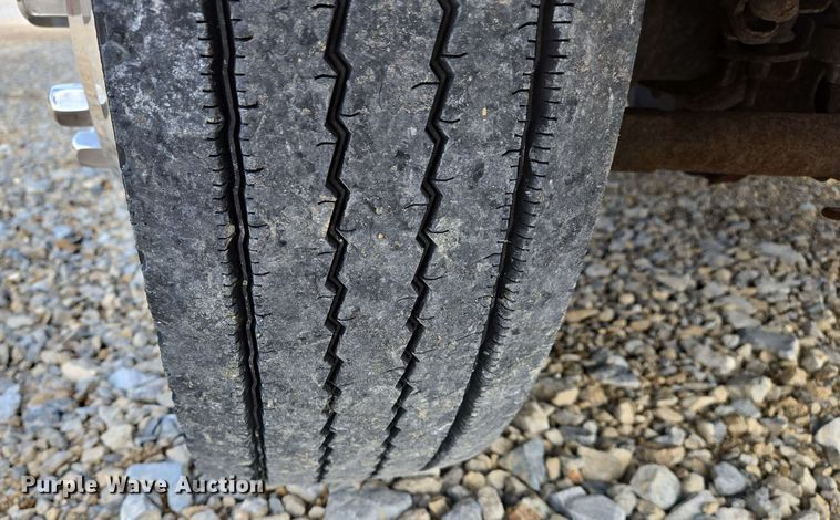 image for item DW7006 2015 Ford F550 XL Super Duty shuttle bus