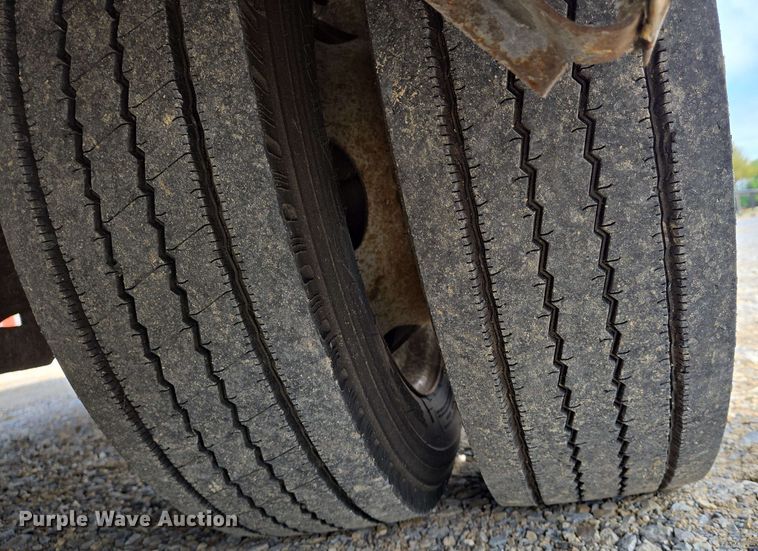 image for item DW7006 2015 Ford F550 XL Super Duty shuttle bus