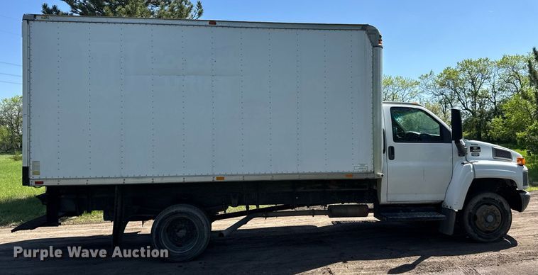 image for item DX8979 2003 Chevrolet C4500 box truck