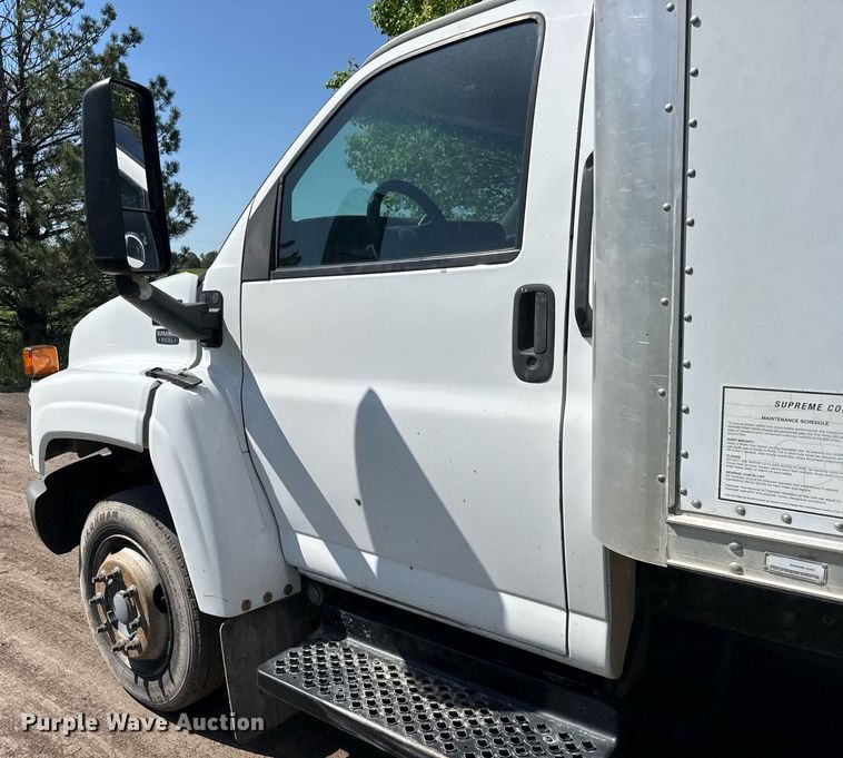image for item DX8979 2003 Chevrolet C4500 box truck