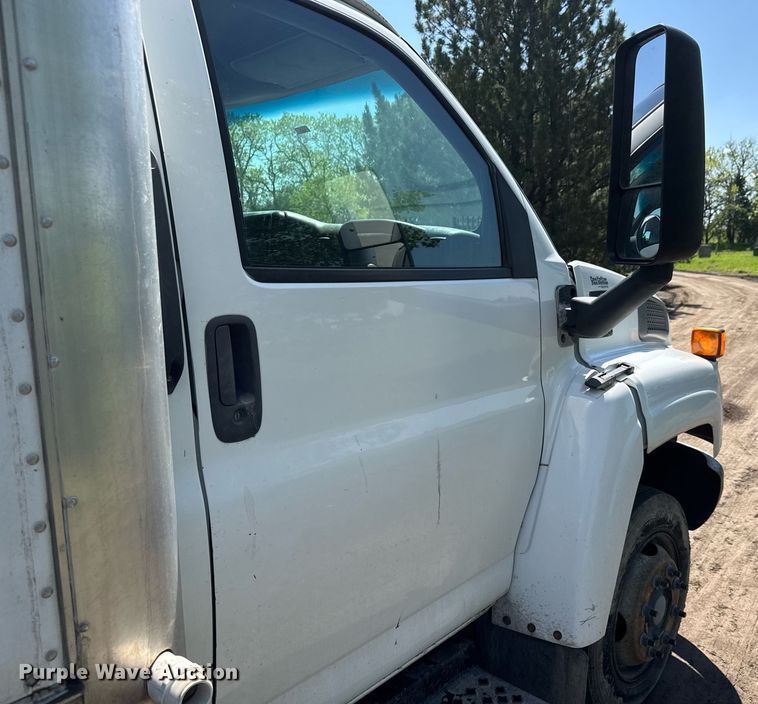 image for item DX8979 2003 Chevrolet C4500 box truck