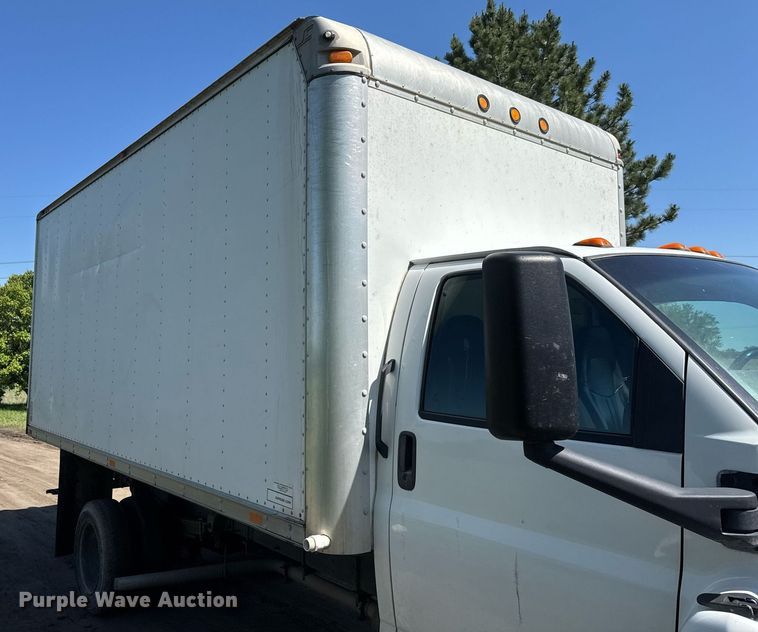 image for item DX8979 2003 Chevrolet C4500 box truck