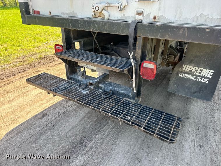 image for item DX8979 2003 Chevrolet C4500 box truck